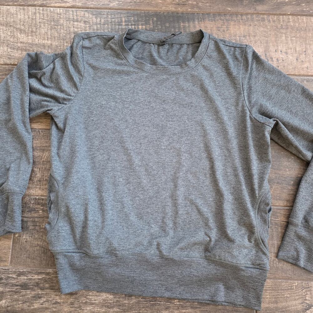 #611 GAIAM Women's Gray Crewneck Sweatshirt